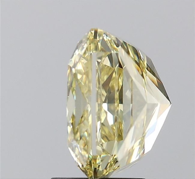 5.04 ct Radiant Fancy Yellow Brown natural diamond